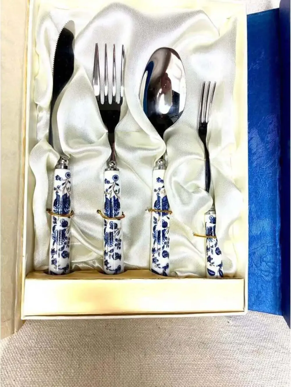Flatware Set Blue Floral Handles | Chinoiserie Style Stainless Steel 4 pieces